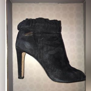 Louise et Cie- Lo Innay Style- Peep Toe Suede Booties